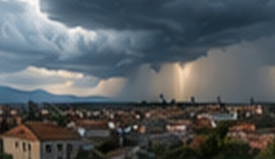 Evento meteorologico intenso sopra edifici residenziali